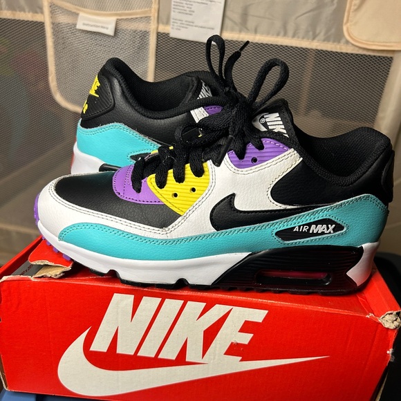 Nike Shoes - Nike Air Max 90 size 5.5Y Women’s